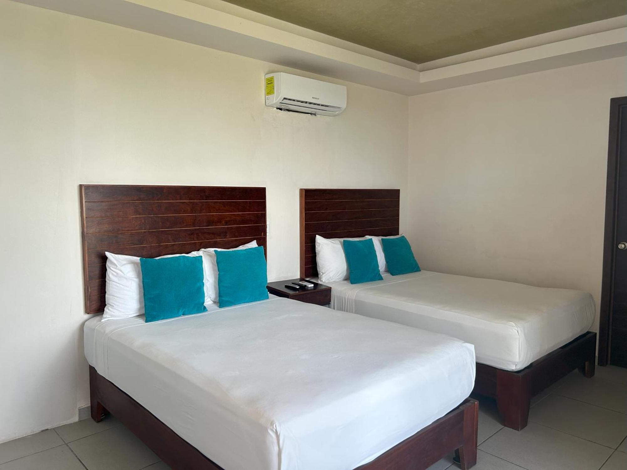 Aquastar Hotel & Apartments Mahahual Esterno foto